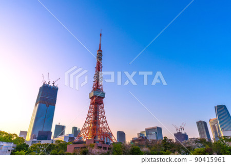 Tokyo cityscape of Japan, hopes for Tokyo Tower and Toranomon / Azabudai area redevelopment that shines in the sunset Tokyo cityscape of Japan, hopes for Tokyo Tower and Toranomon / Azabudai area redevelopment that shines in the sunset 90415961