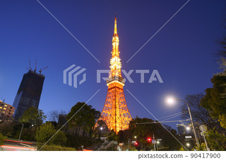 日本東京城市景觀：從東京塔下方看東京塔 90417900