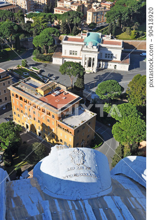 意大利羅馬世界遺產梵蒂岡城聖彼得大教堂沖天台露台法院火車站 90418920