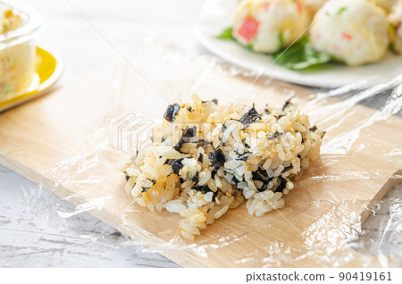 Making a chumoppa, wrap it in a wrap 90419161