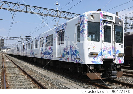 Kinki Nippon Railway 5800 series (Kaiyukan train) that stops at the depot 90422178