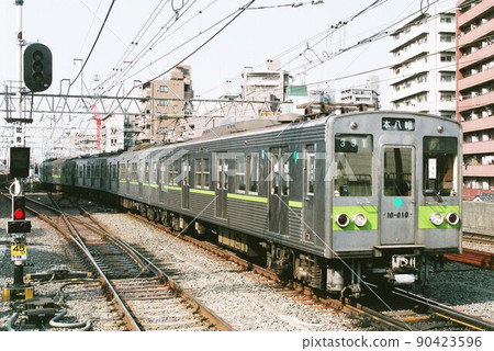 Toei Shinjuku Line 10-000 type entering Sasazuka (prototype car scrapped in 2004) 90423596