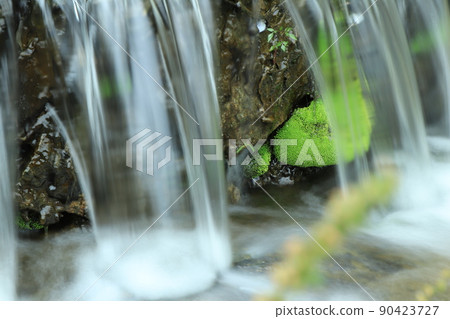 看著瀑布 90423727