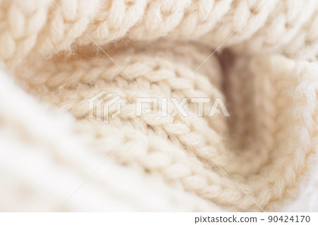 closeup beige knitted woolen fabric texture background 90424170