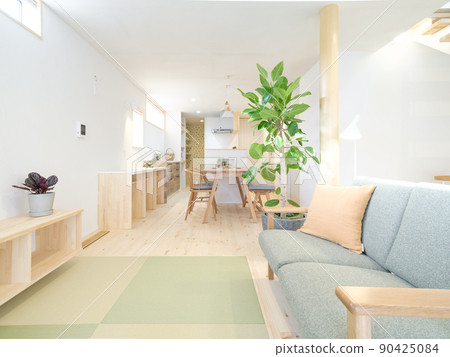 有天然木材和石膏牆的新房子 90425084