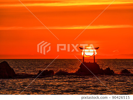 Dawn on the Nada coast (Kitsuki City, Oita Prefecture) Dawn on the Nada coast (Kitsuki City, Oita Prefecture) 90426515