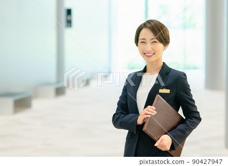 Female concierge greeted in the lobby Photo cooperation: LINK FOREST Female concierge greeted in the lobby Photo cooperation: LINK FOREST 90427947