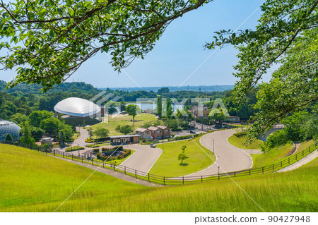 Kuragaike Park, a landscape full of greenery <Toyota City, Aichi Prefecture> 90427948