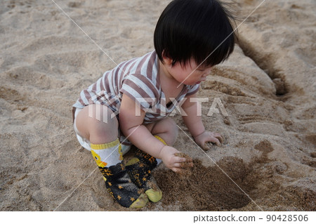 Playing with sand Playing with sand 90428506