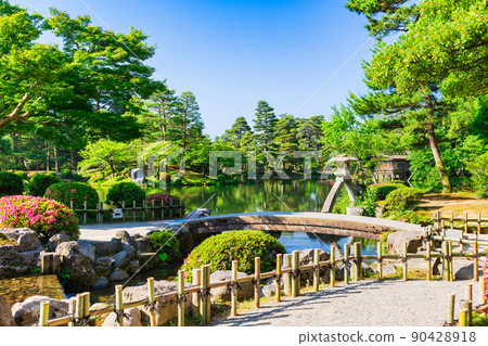 春天金澤兼六園琴寺石燈籠 90428918
