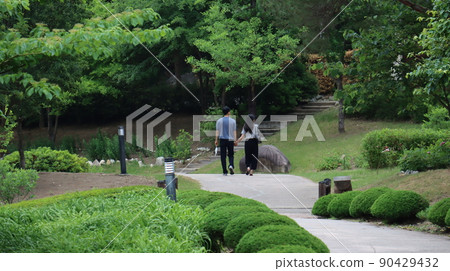Holiday scenery with nature at Tassusa Citizen's Park in Hongseong-gun 90429432