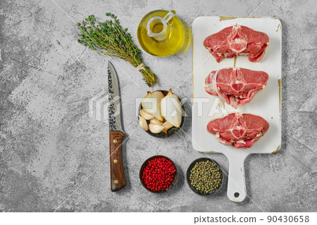 Raw saddle of lamb, top view 90430658