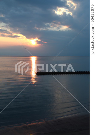 Sea of sunset 90432079