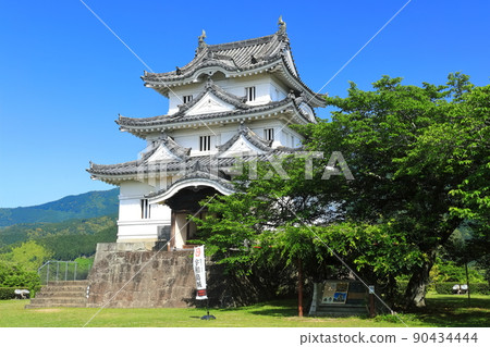 [Ehime Prefecture] Uwajima Castle Castle Tower under sunny weather 90434444
