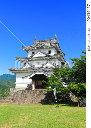 [Ehime Prefecture] Uwajima Castle castle tower in fine weather 90434457