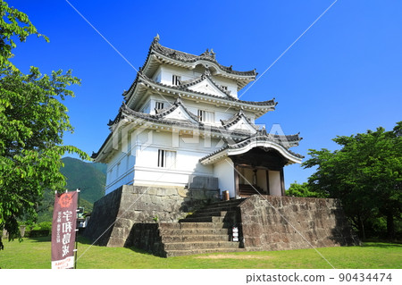 [Ehime Prefecture] Uwajima Castle Castle Tower under sunny weather 90434474