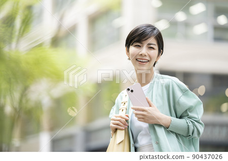 A young woman with a smartphone 90437026