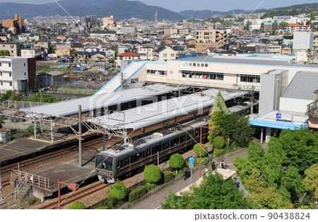 從川西池田站出發的207系列車 從川西池田站出發的207系列車 90438824