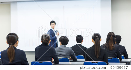 People in suits taking seminars 90439657