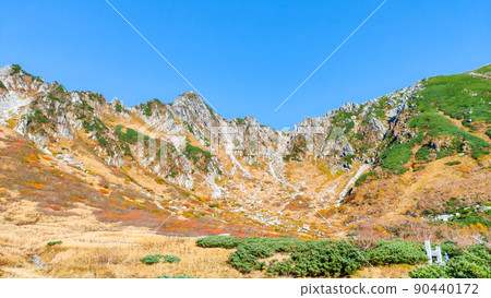 Autumn Kisokomadake trekking (view of Senjojiki Cirque and Hokendake from Kengaike) 90440172