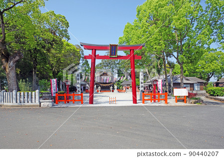 福岡縣豐前市Tobuki Hachiman神社的鳥居和海殿 90440207