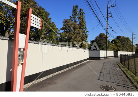 東京葛飾區柴又風景與長長的石牆 90440933