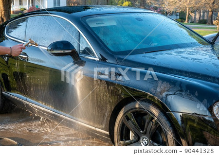 auto detailer washing luxury high end car 90441328