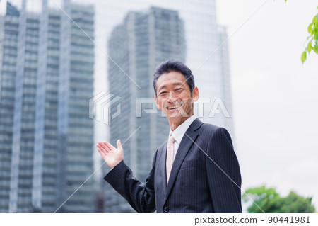 投資者介紹他的大廈 投資者介紹他的大廈 90441981