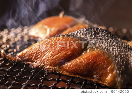 烤美味鮭魚的場景 烤美味鮭魚的場景 90442000