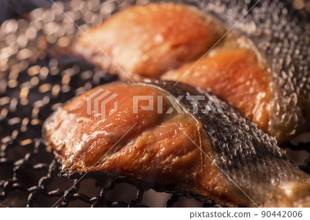 A scene of grilled delicious salmon 90442006