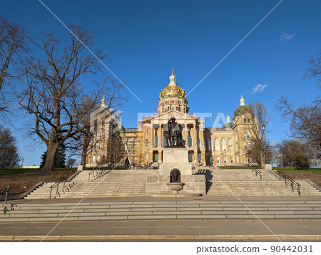 scenic views around des moines iowa city downtown scenic views around des moines iowa city downtown 90442031