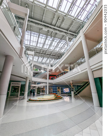 scenes around mall of america in minneapolis minnesotta 90442035