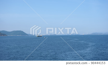 船隻來來往往的瀨戶內海 船隻來來往往的瀨戶內海 90444153