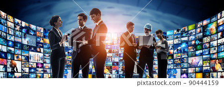 People watching the video Online exhibition library Banner / horizontal visual for advertising People watching the video Online exhibition library Banner / horizontal visual for advertising 90444159