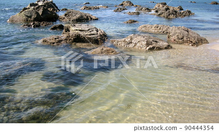 一群藍天、碧海、白沙和奇石 一群藍天、碧海、白沙和奇石 90444354