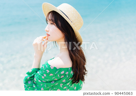 年輕女性的度假形象 90445063