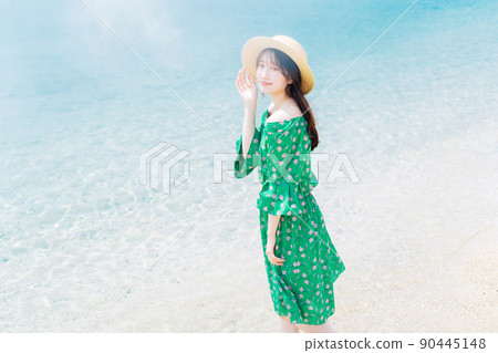 年輕女性的度假形象 90445148
