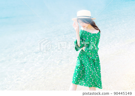 年輕女性的度假形象 90445149