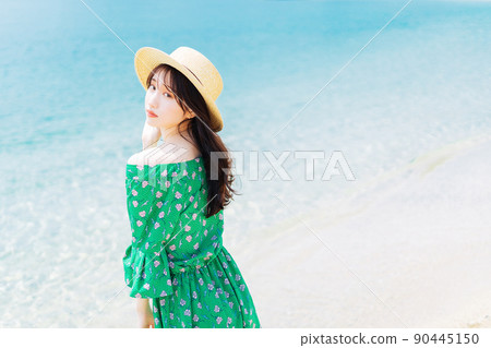 年輕女性的度假形象 90445150