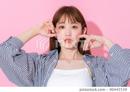 Young women's beauty Young women's beauty 90445539