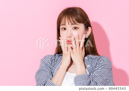 Young women's beauty 90445543