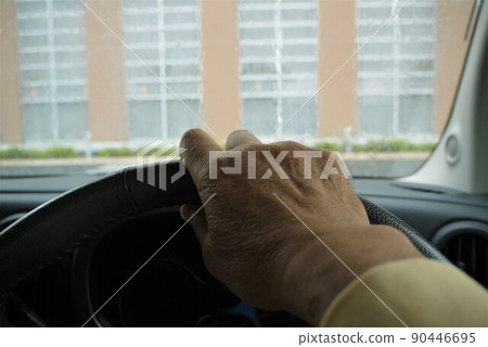 Please be careful when driving on a rainy day Please be careful when driving on a rainy day 90446695