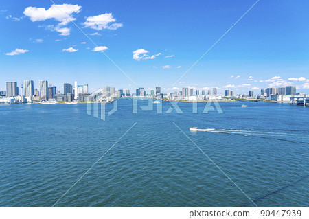 [東京] 從台場一側看晴海碼頭周邊的街景 90447939