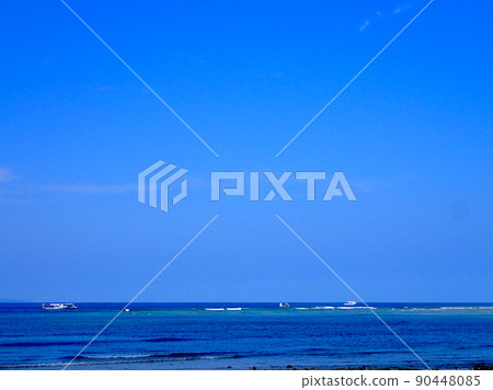 Osaki beach with beautiful waves 90448085