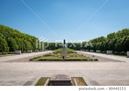 The Soviet War Memorial  in Berlin's Treptower Park 90448153