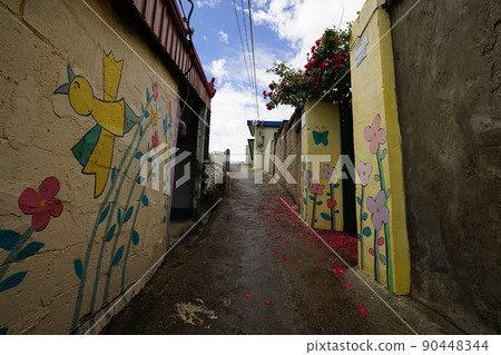 Alley. Jeongneunggol. In front of the house. Front gate. Alley 90448344