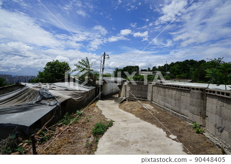 Alley. Jeongneunggol. In front of the house. Front gate. Alley 90448405