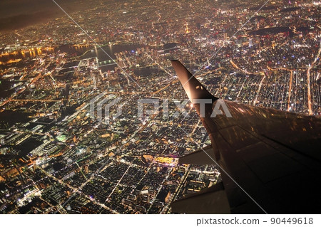 Night view of Tokyo reflected on the main wing of an airplane Night view of Tokyo reflected on the main wing of an airplane 90449618