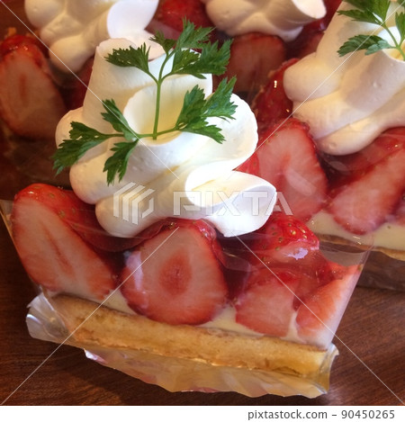 Fresh and juicy big strawberry tart Fresh and juicy big strawberry tart 90450265