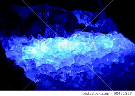 Yamanashi Prefecture Narusawa Ice Hole 90451537